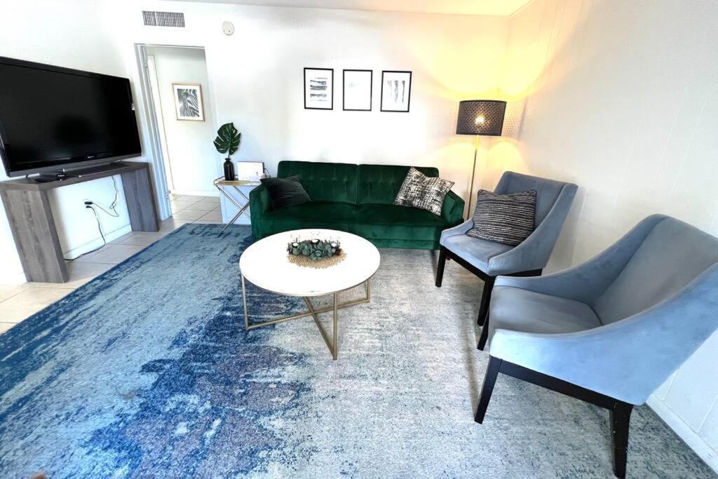Apartamento Location! In Coconut Grove With Parking Miami